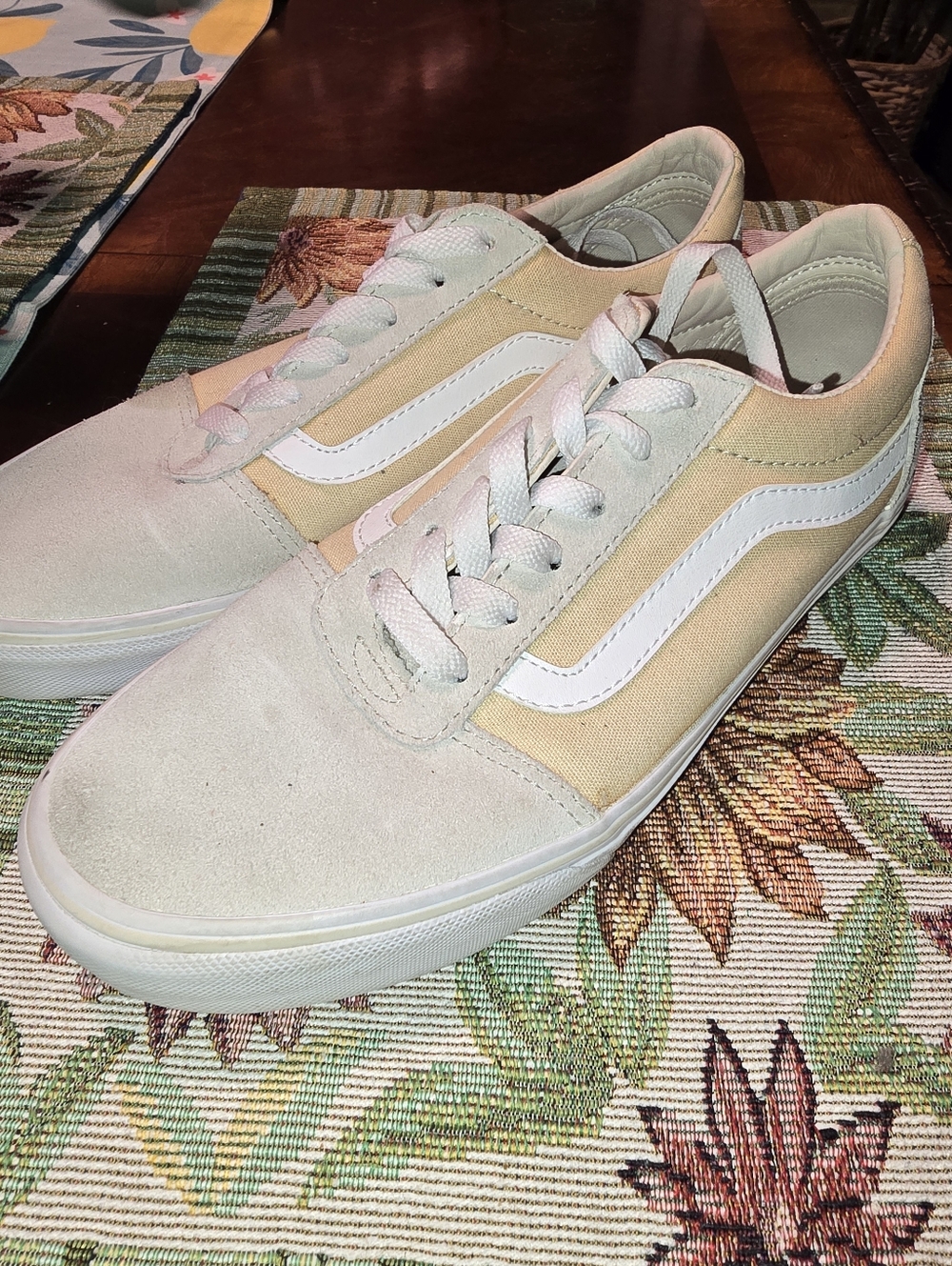 Vans Low-Top Sneakers in Cream and White